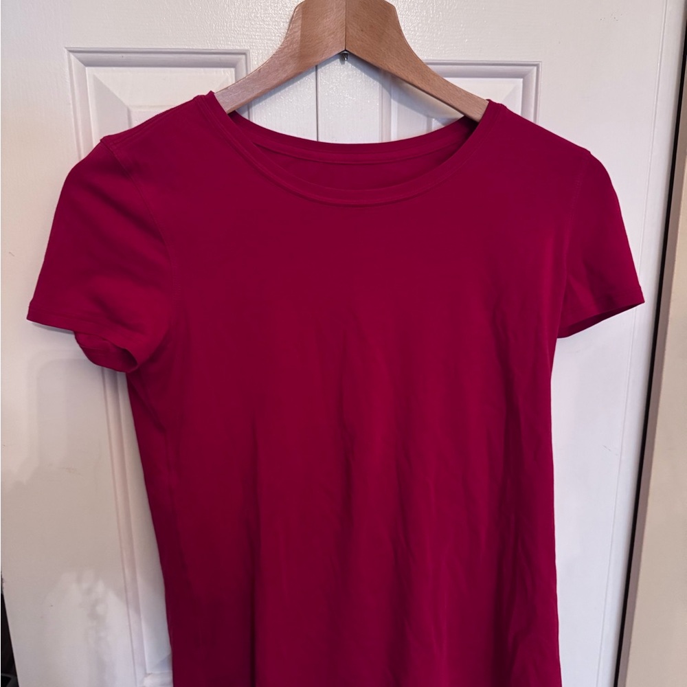 Lululemon Athletica Love Crew size 2 red t shirt
